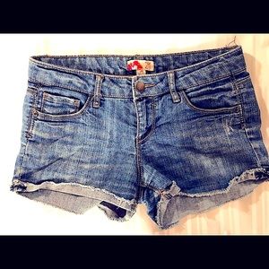 Size 26- cutt off jean shorts